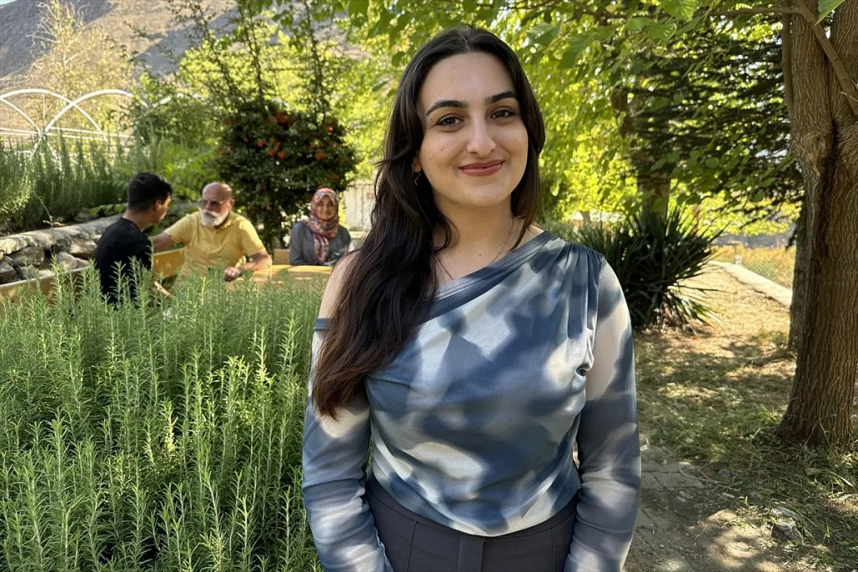 Torunlarıyla akran gençlerle sıra arkadaşı oldular