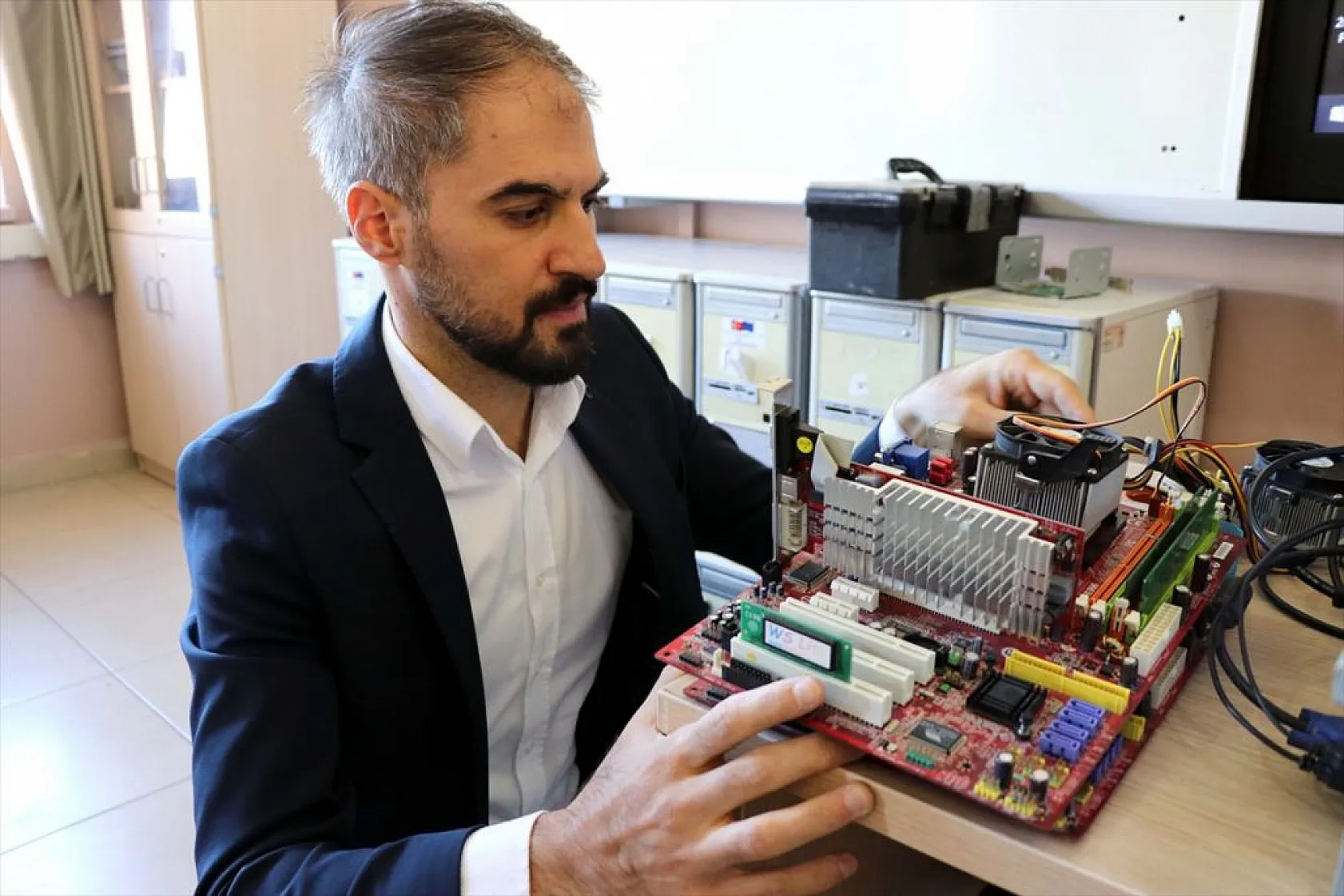 Harun öğretmen 'Sıfır Atık Projesi'ne katkı sağlıyor