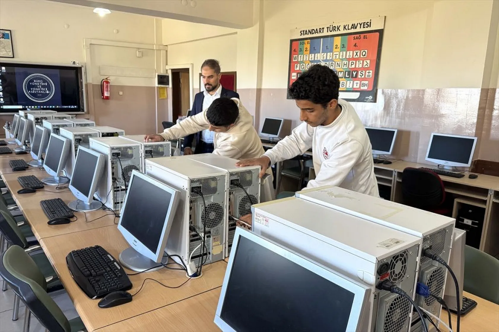 Harun öğretmen 'Sıfır Atık Projesi'ne katkı sağlıyor