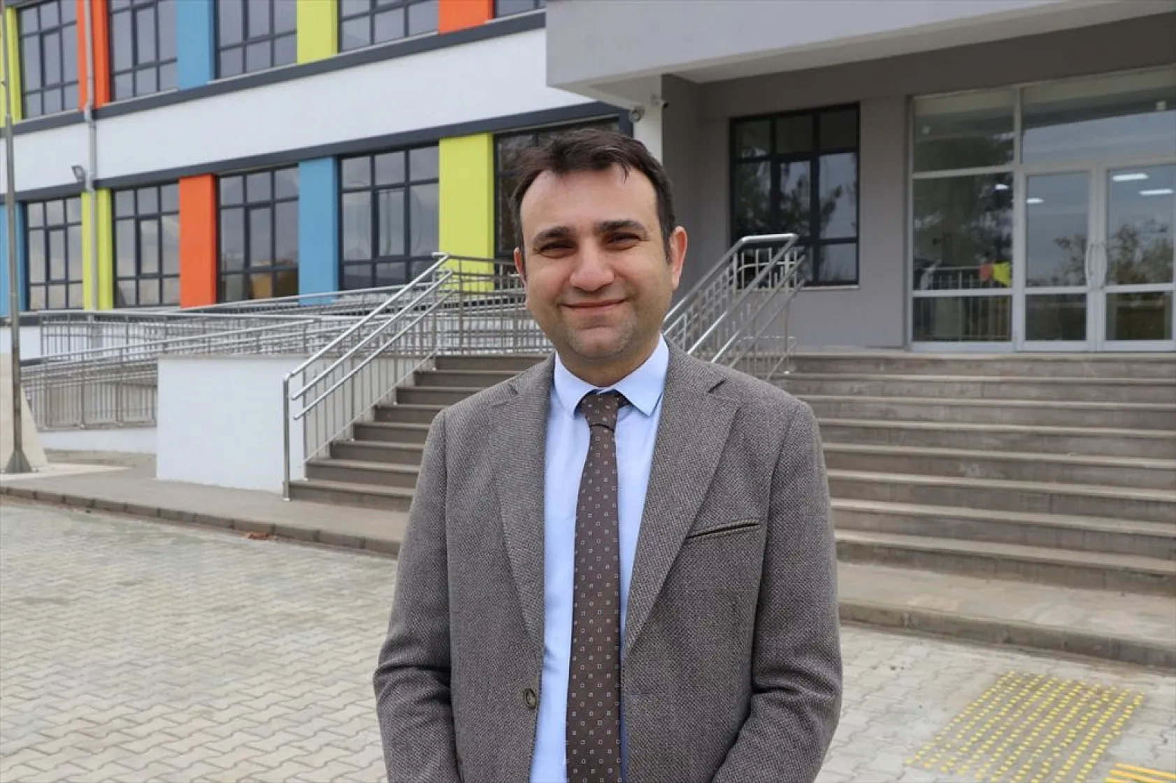 İnşa edilen okulların 'temizliğini' hükümlüler yapıyor