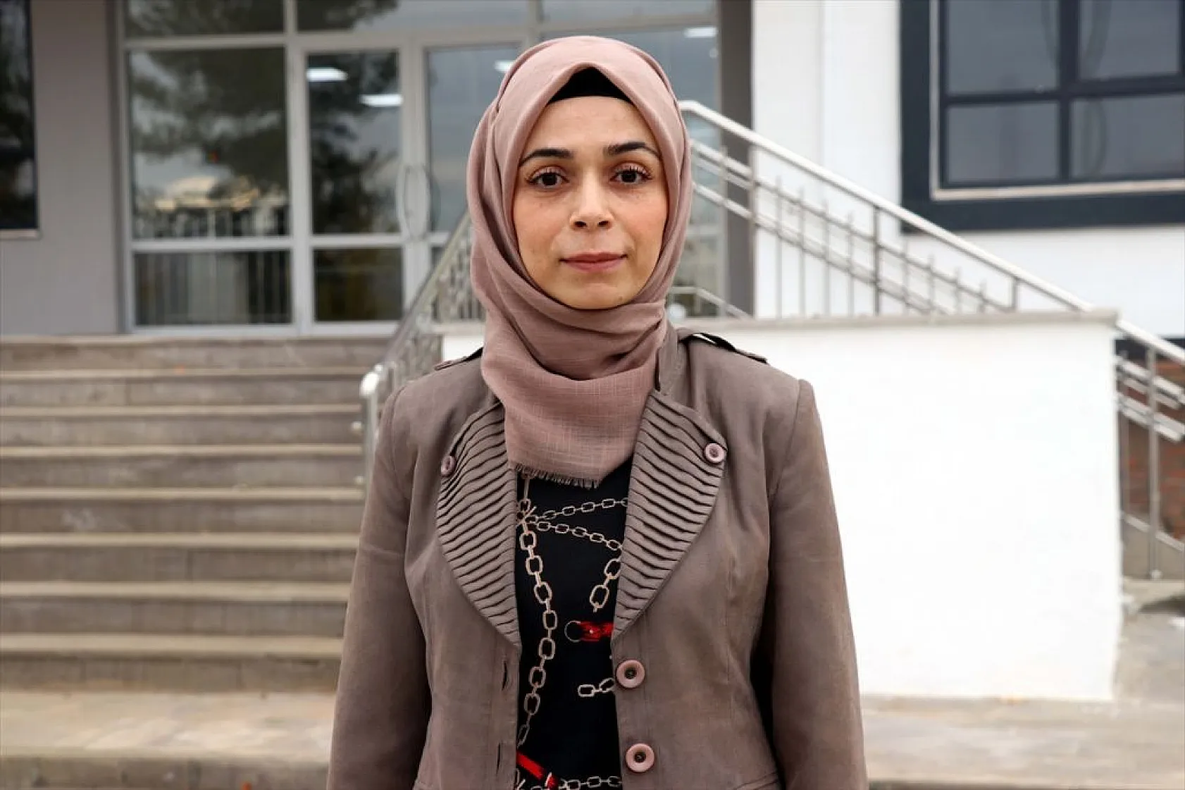 İnşa edilen okulların 'temizliğini' hükümlüler yapıyor