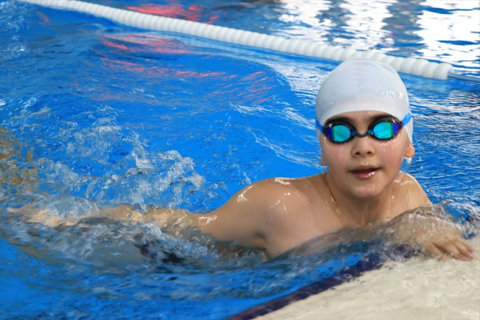 Su korkusunu yendi, şampiyon oldu