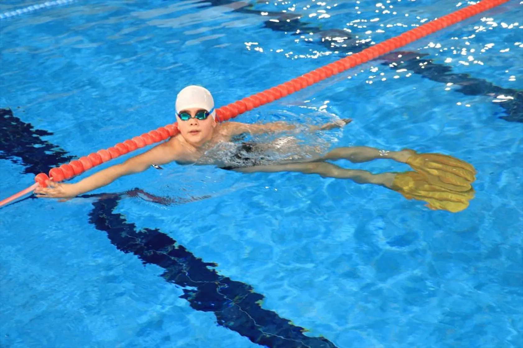 Su korkusunu yendi, şampiyon oldu