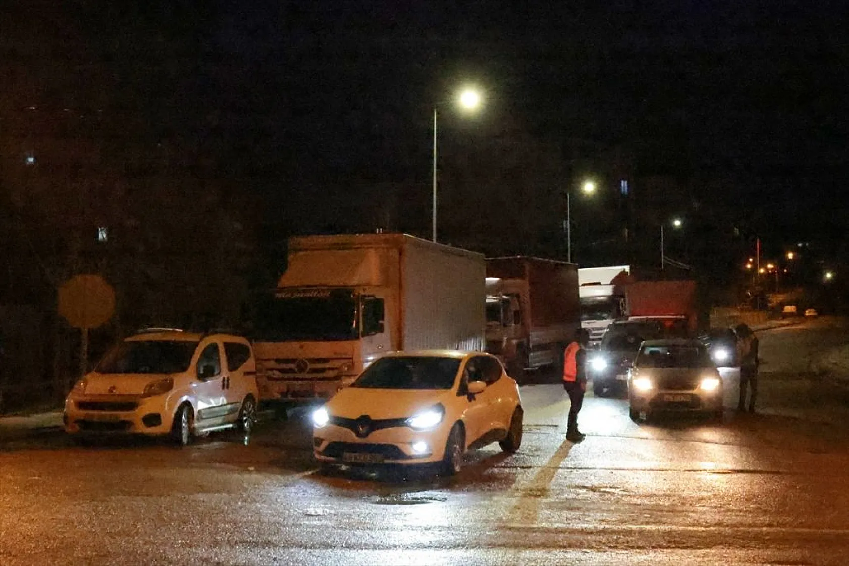 Malatya-Kayseri yolu gece saatlerinde trafiğe kapatıldı