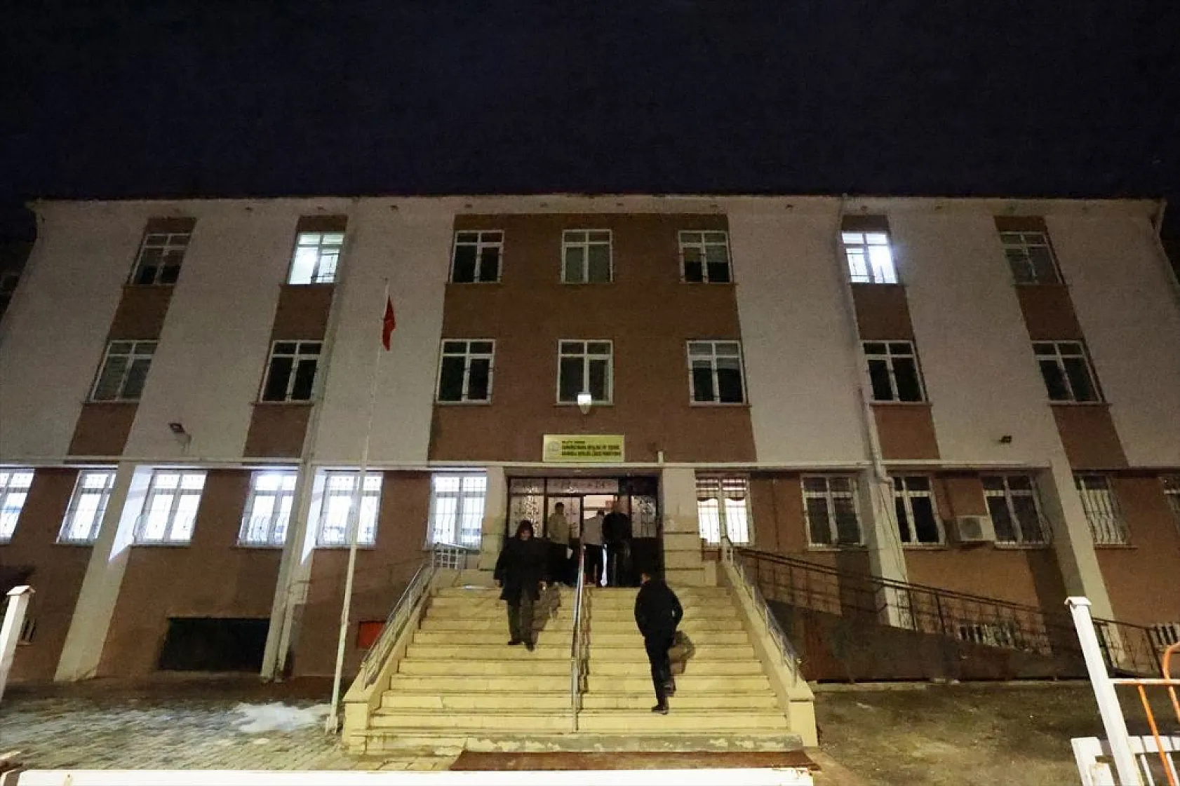 Malatya-Kayseri yolu gece saatlerinde trafiğe kapatıldı