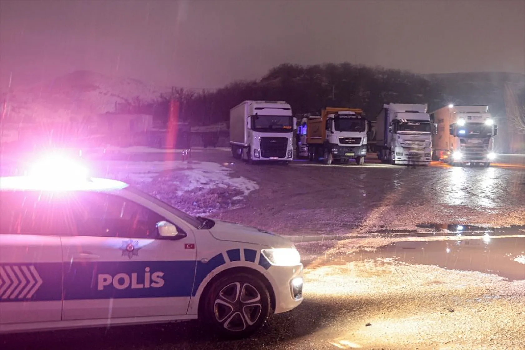 Malatya-Kayseri yolu gece saatlerinde trafiğe kapatıldı