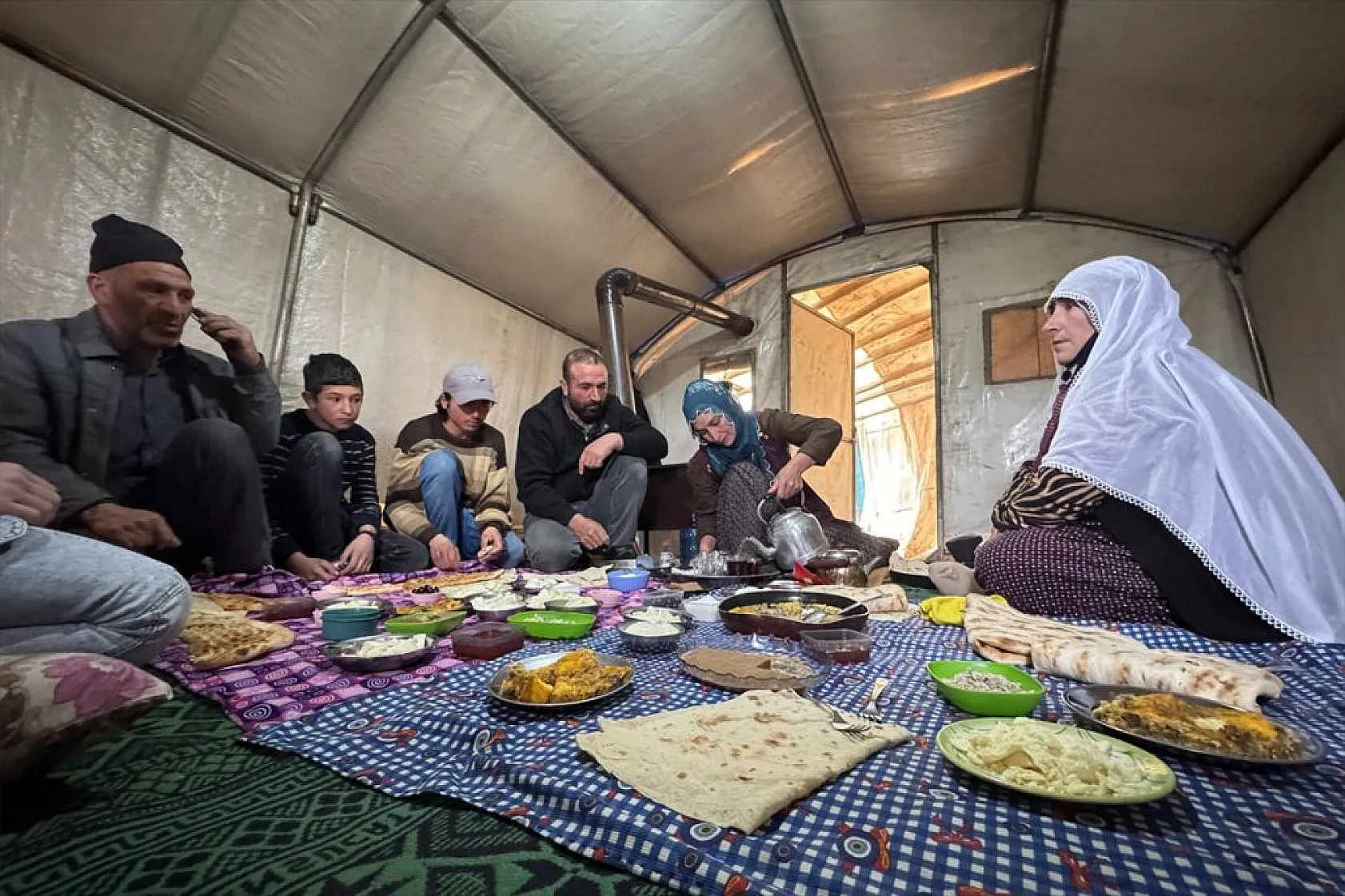 Karla kaplı meralar kuzu doğumlarıyla şenlendi