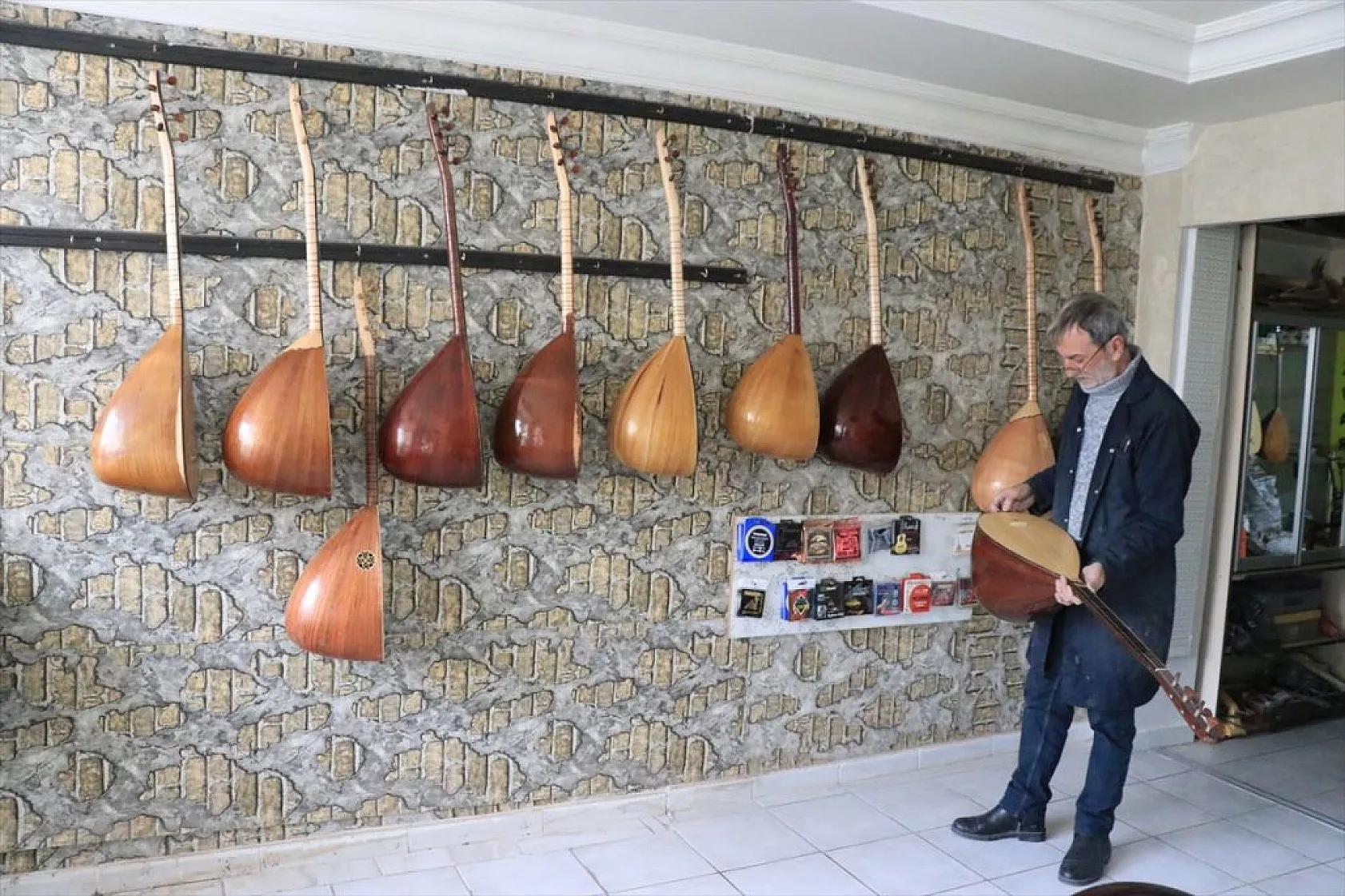 Elazığ'da bağlamaya adanmış bir ömür