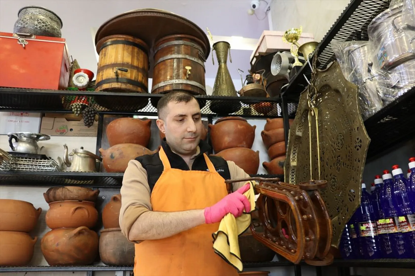 Elazığlı kasap antika tutkusunu dükkanında yaşatıyor