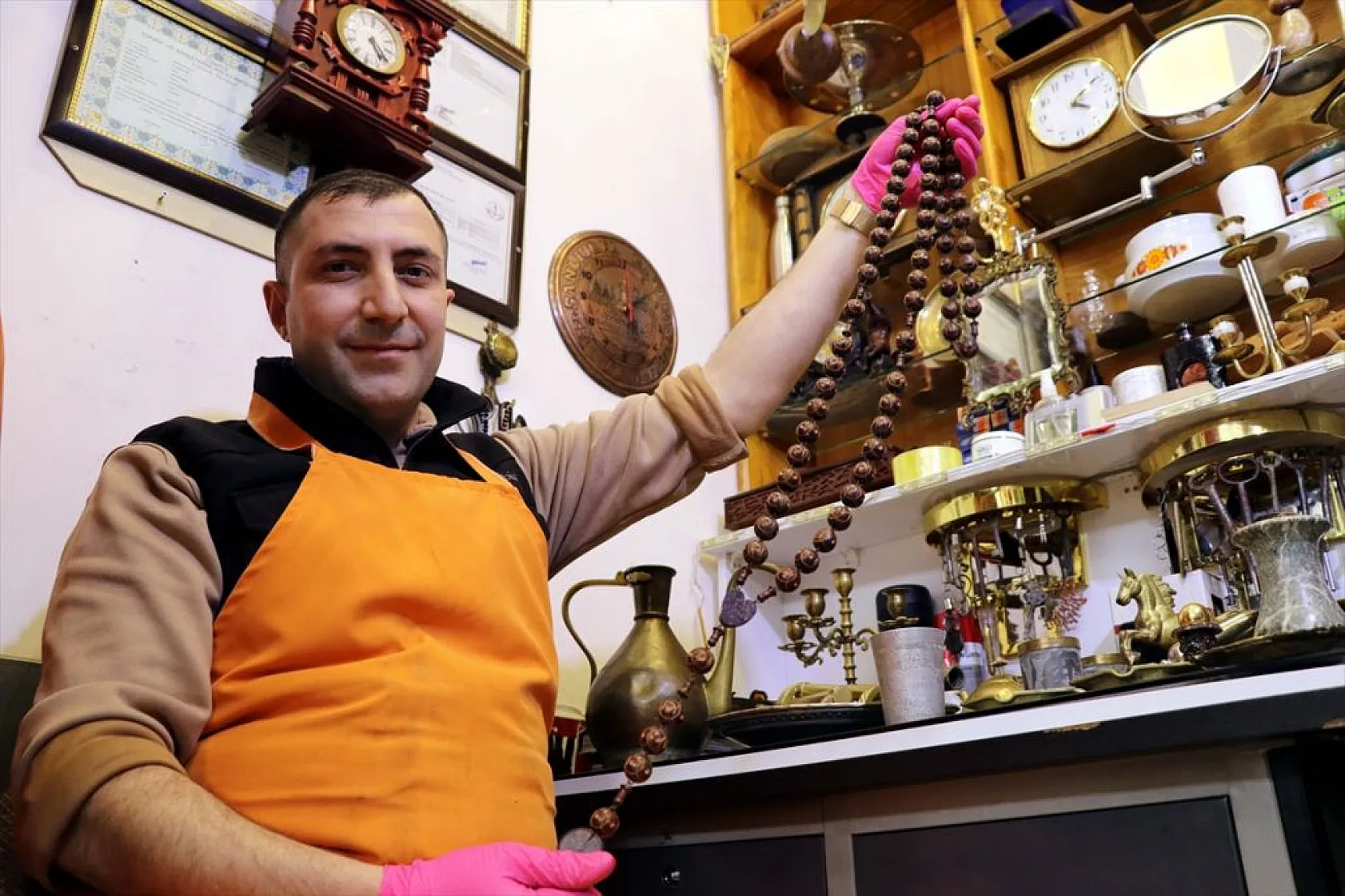 Elazığlı kasap antika tutkusunu dükkanında yaşatıyor
