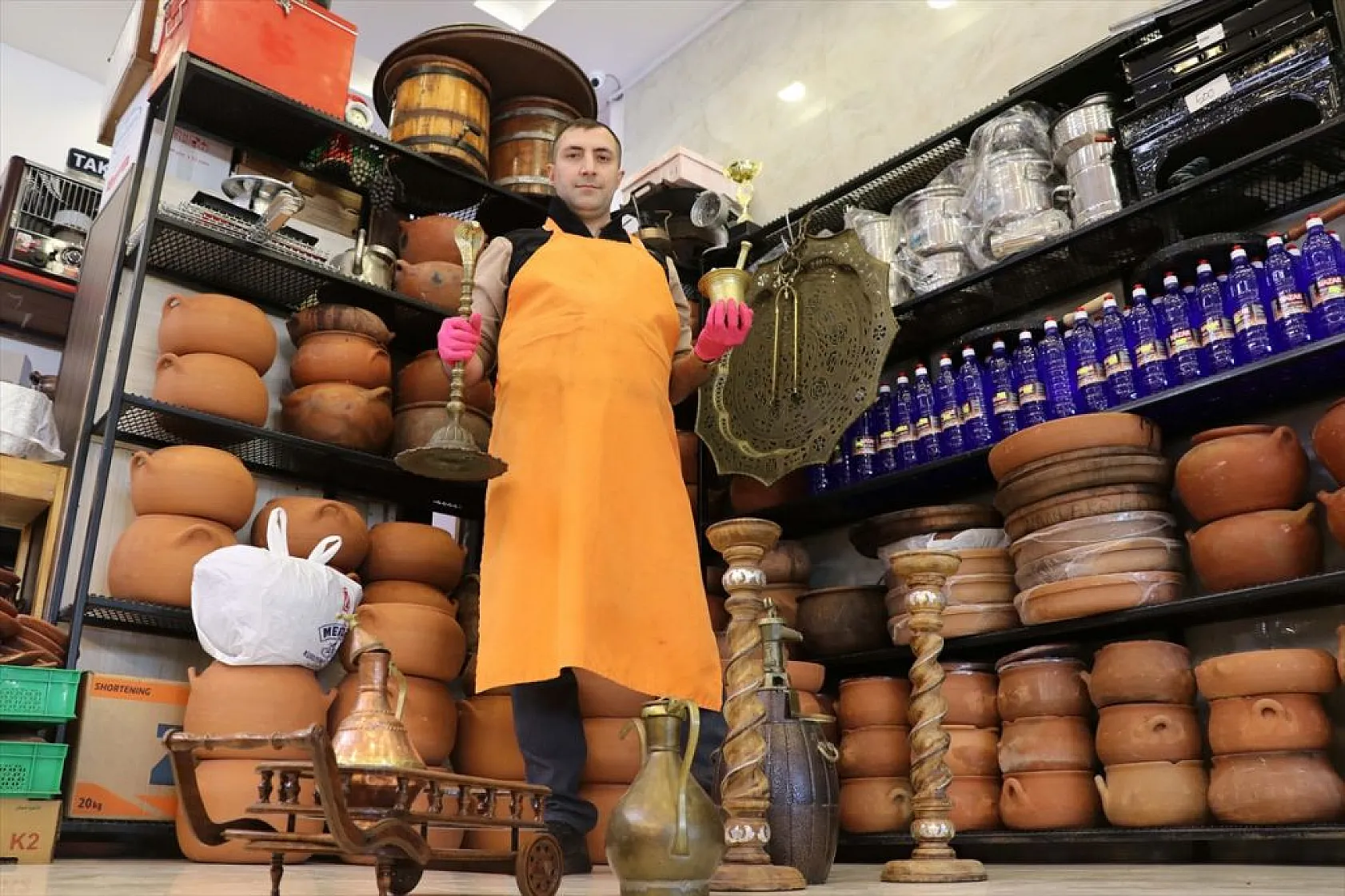 Elazığlı kasap antika tutkusunu dükkanında yaşatıyor