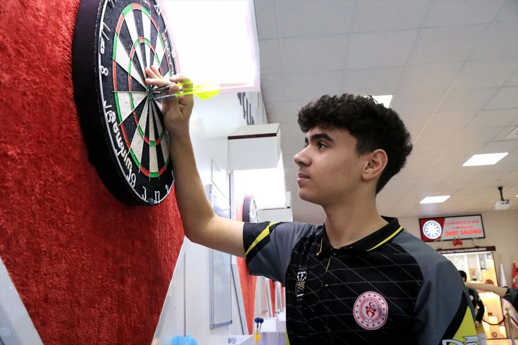 Dart şampiyonunun gözü milli formada