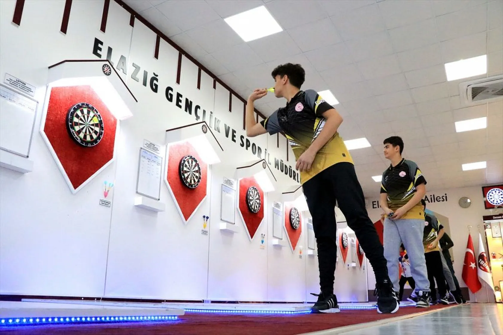 Dart şampiyonunun gözü milli formada