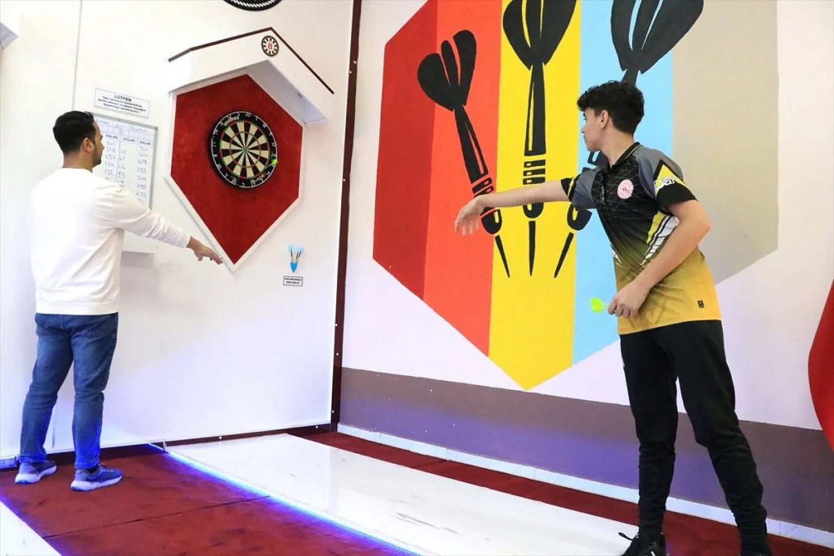 Dart şampiyonunun gözü milli formada