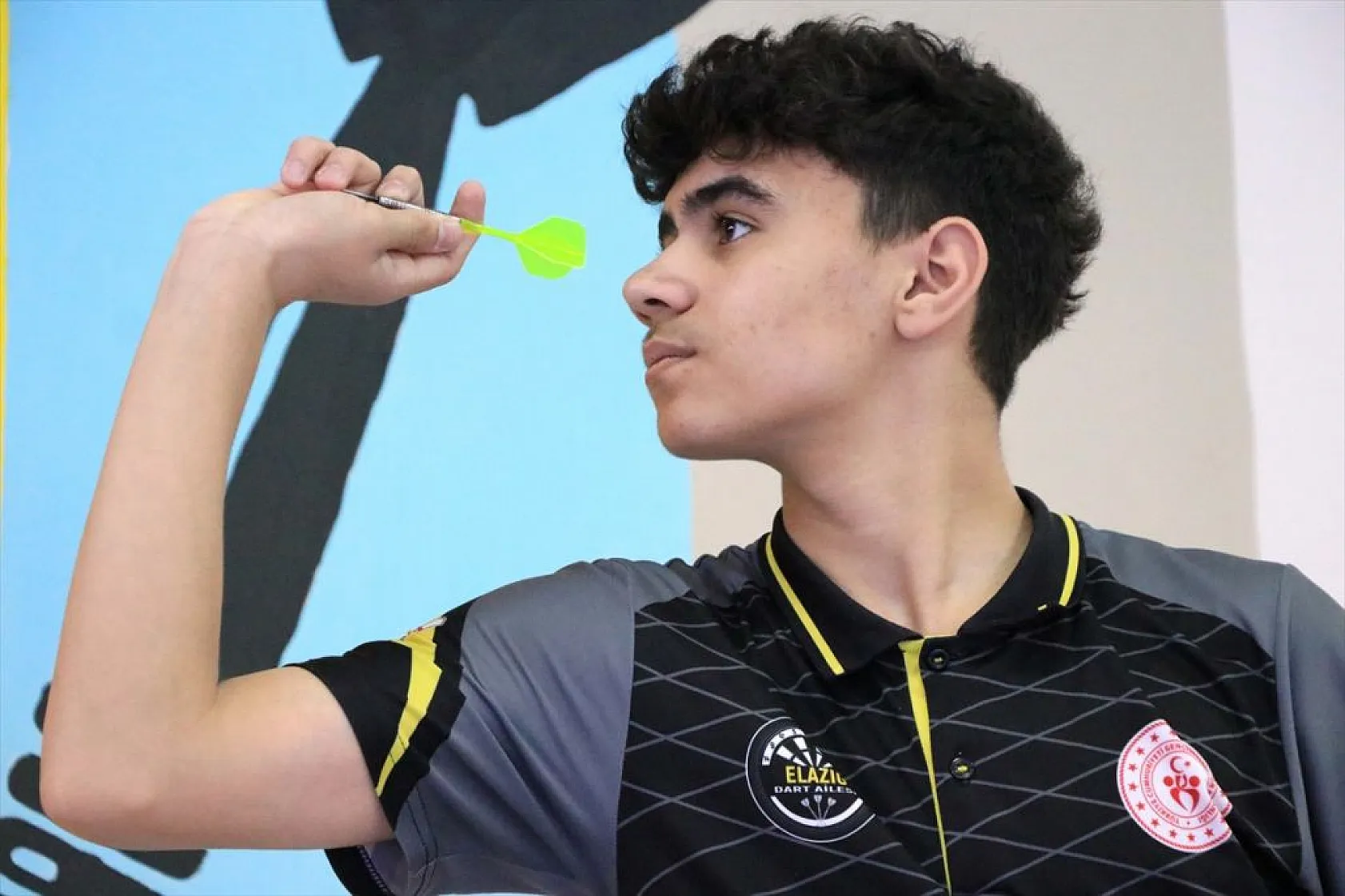 Dart şampiyonunun gözü milli formada