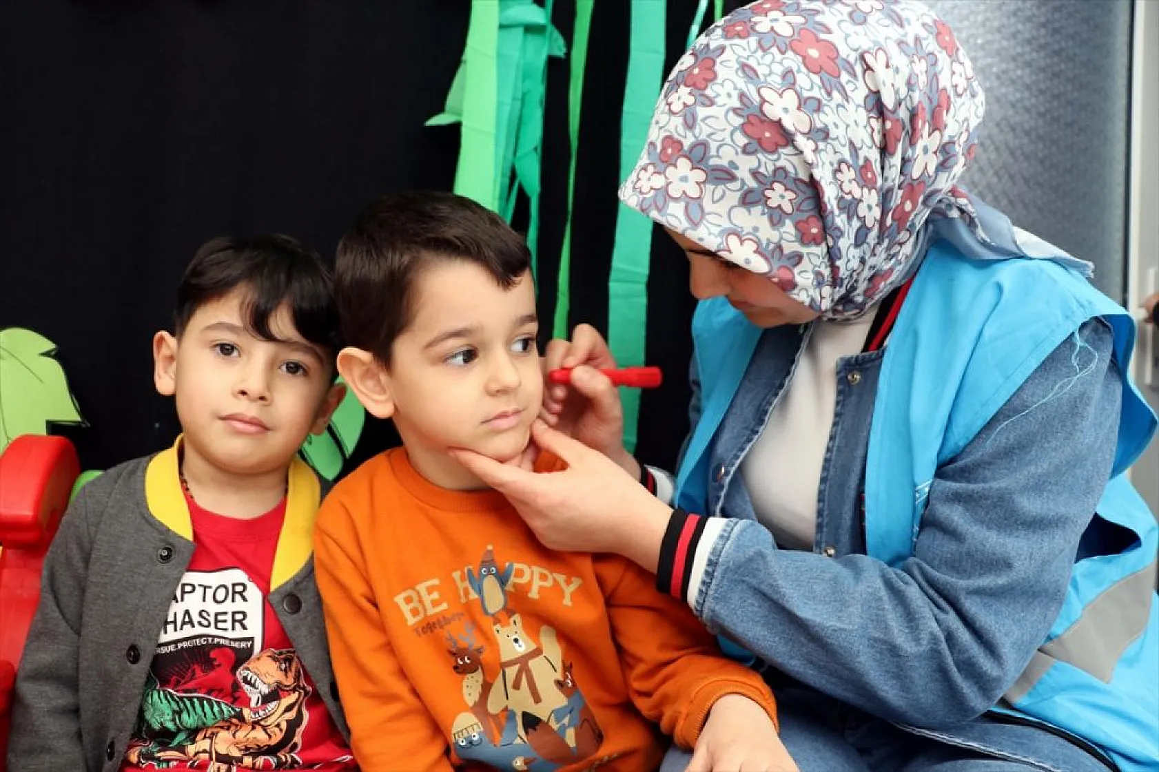 Üniversitelilerden miniklere çevre eğitimi