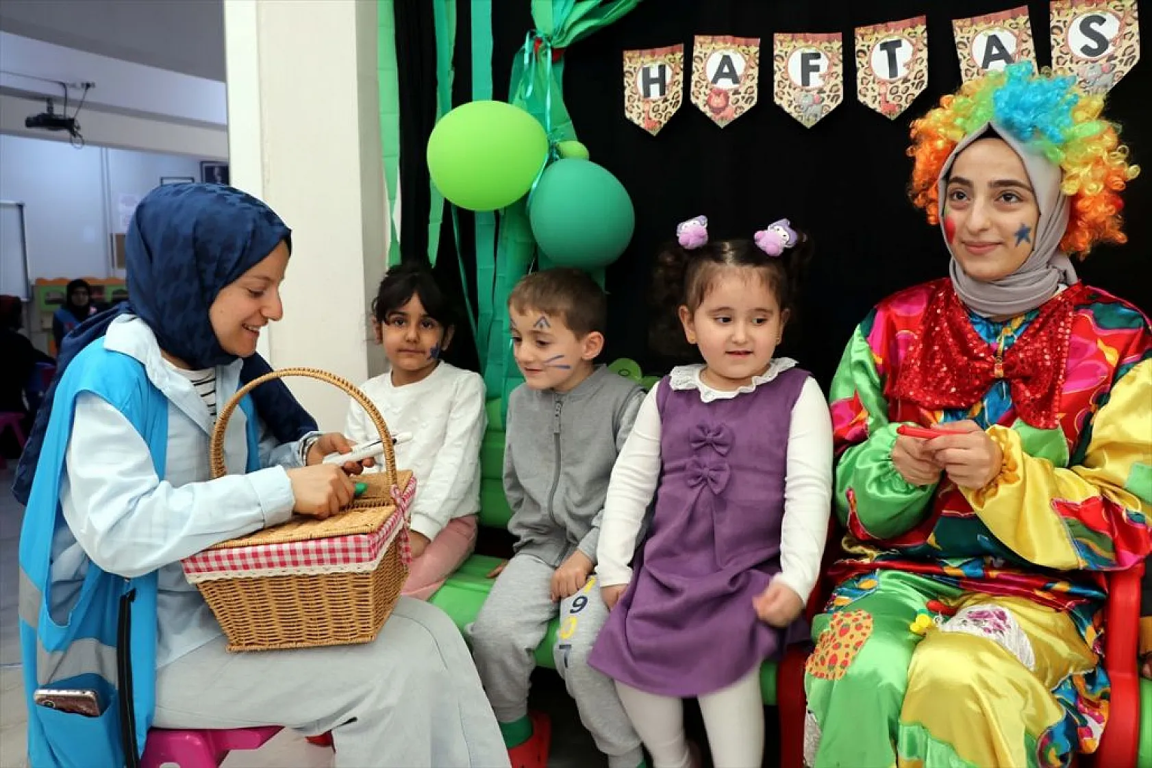 Üniversitelilerden miniklere çevre eğitimi