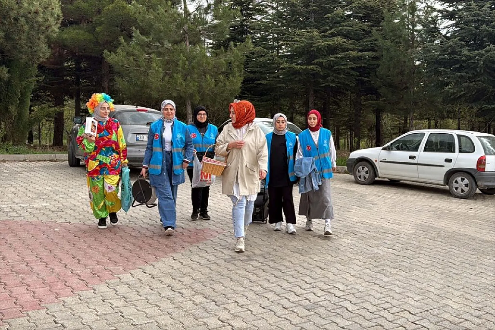 Üniversitelilerden miniklere çevre eğitimi