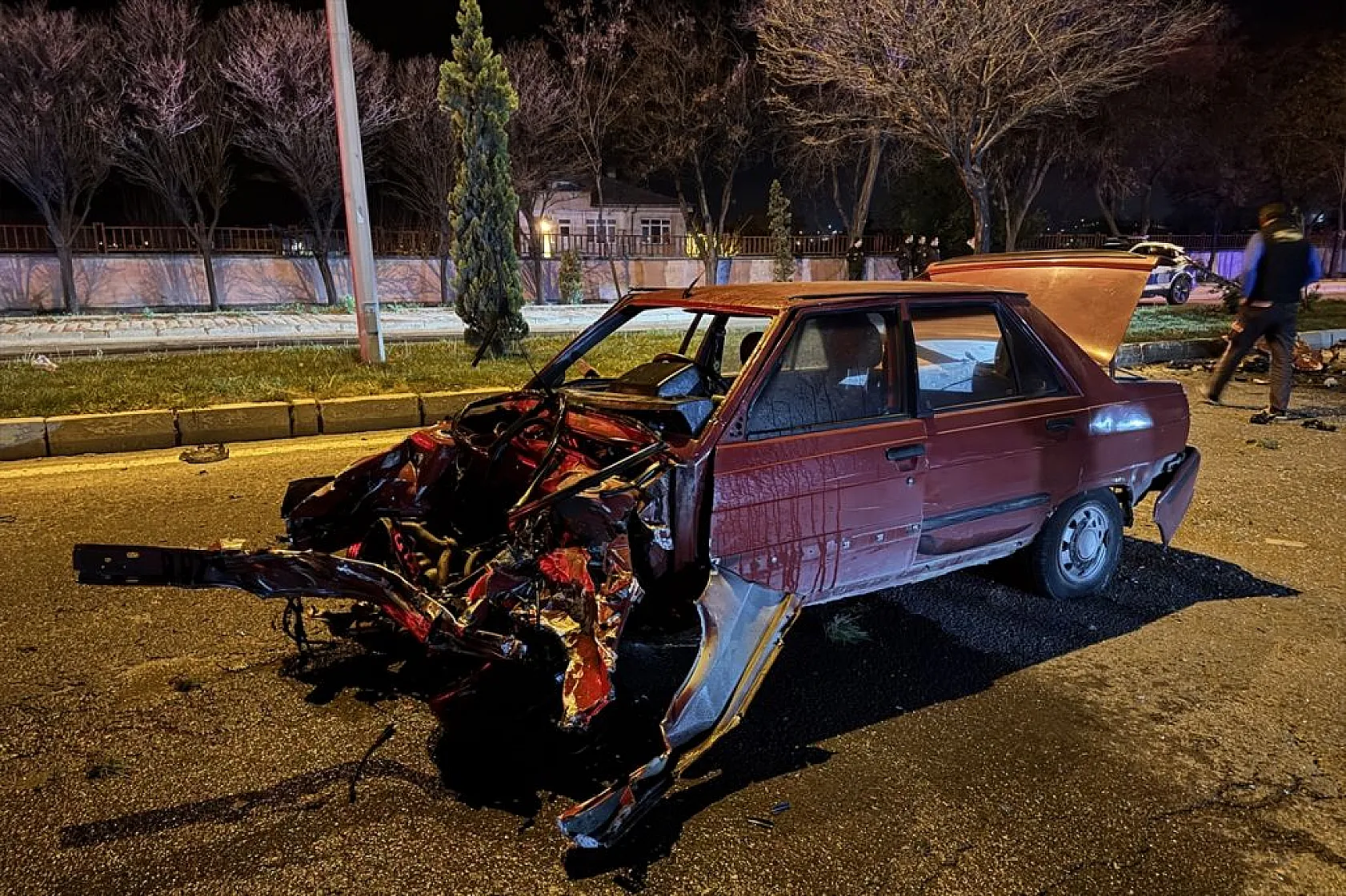 Elazığ'da otomobil ile kamyonet çarpıştı