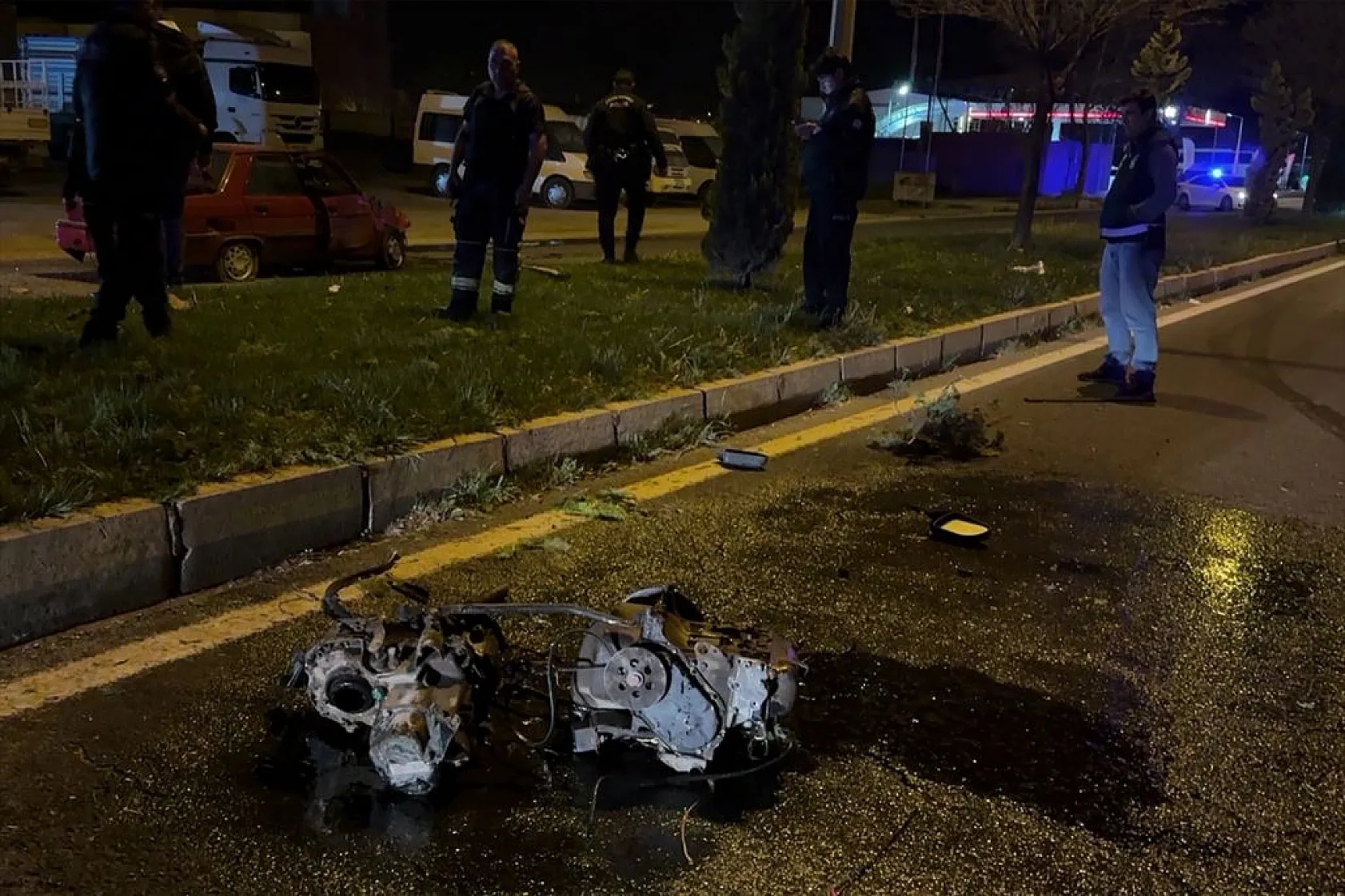 Elazığ'da otomobil ile kamyonet çarpıştı