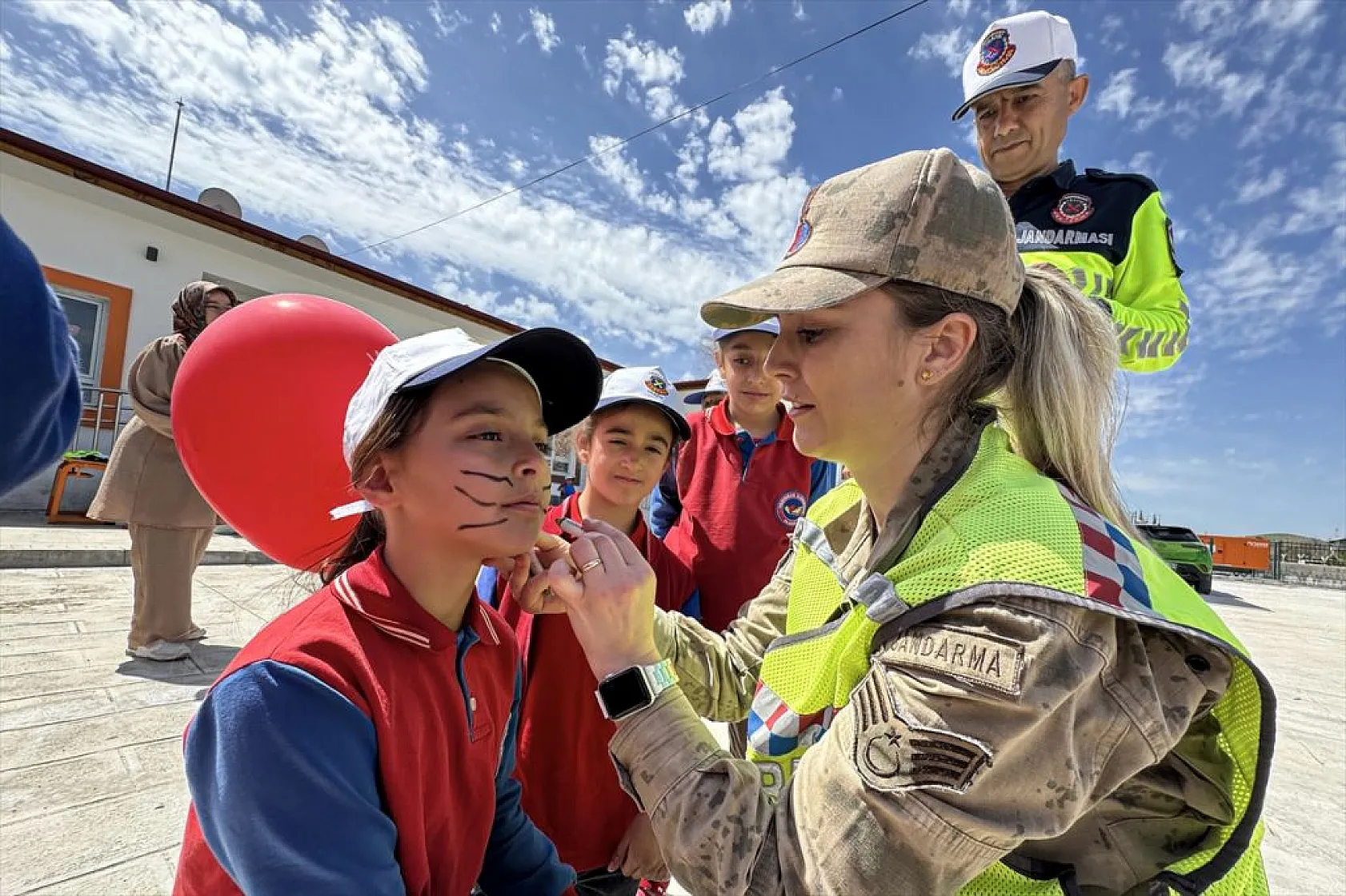 Elazığ'da köy okulunda 23 Nisan coşkusu