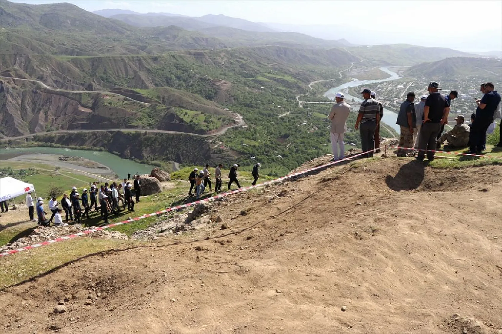 Elazığ'da tarihi Palu Kalesi'nde kazı çalışması başlatıldı