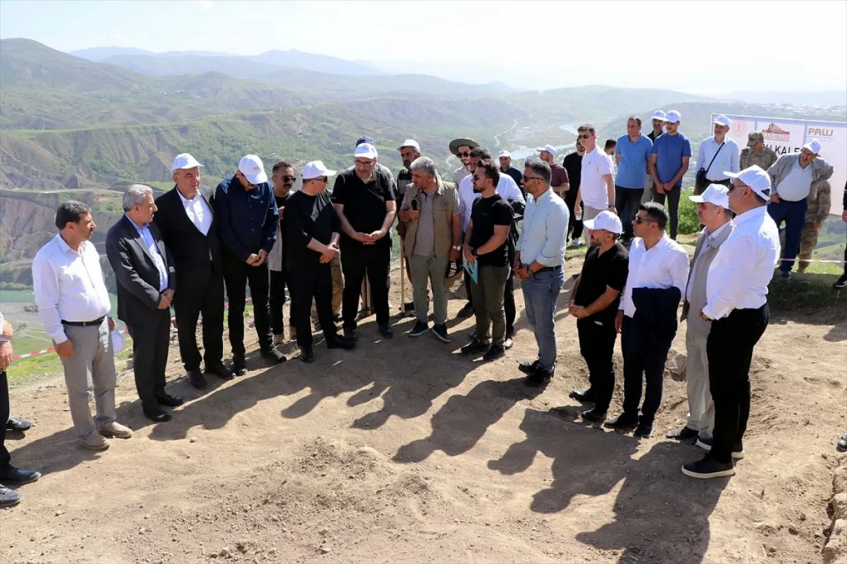 Elazığ'da tarihi Palu Kalesi'nde kazı çalışması başlatıldı