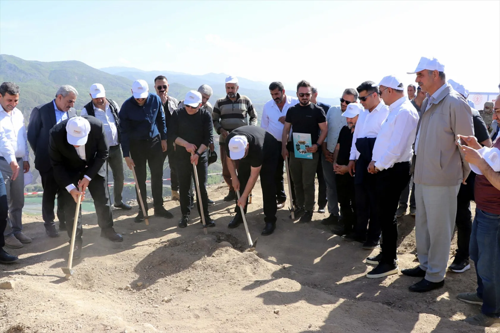 Elazığ'da tarihi Palu Kalesi'nde kazı çalışması başlatıldı