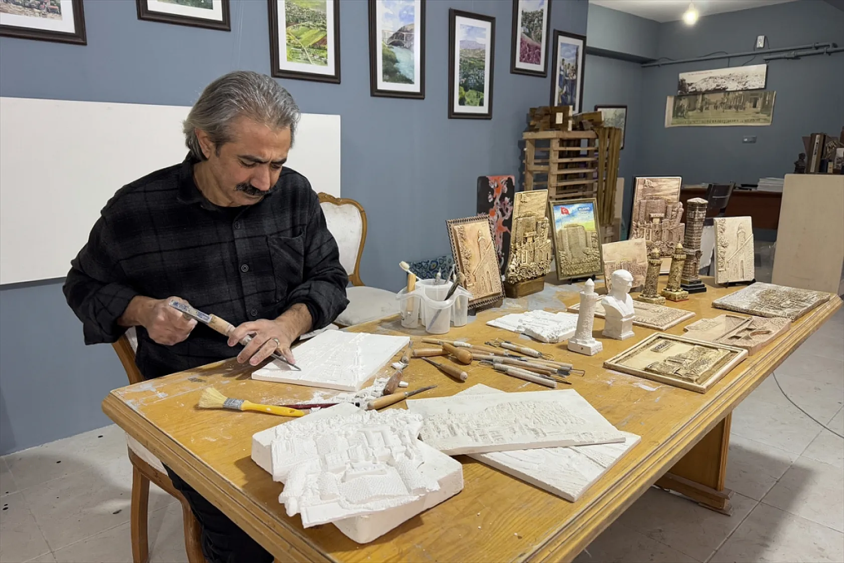 Elazığ'ın tarihi ve kültürünü sanat eserleriyle dünyaya tanıtıyor