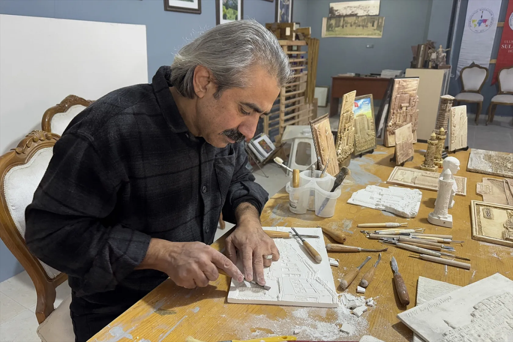 Elazığ'ın tarihi ve kültürünü sanat eserleriyle dünyaya tanıtıyor