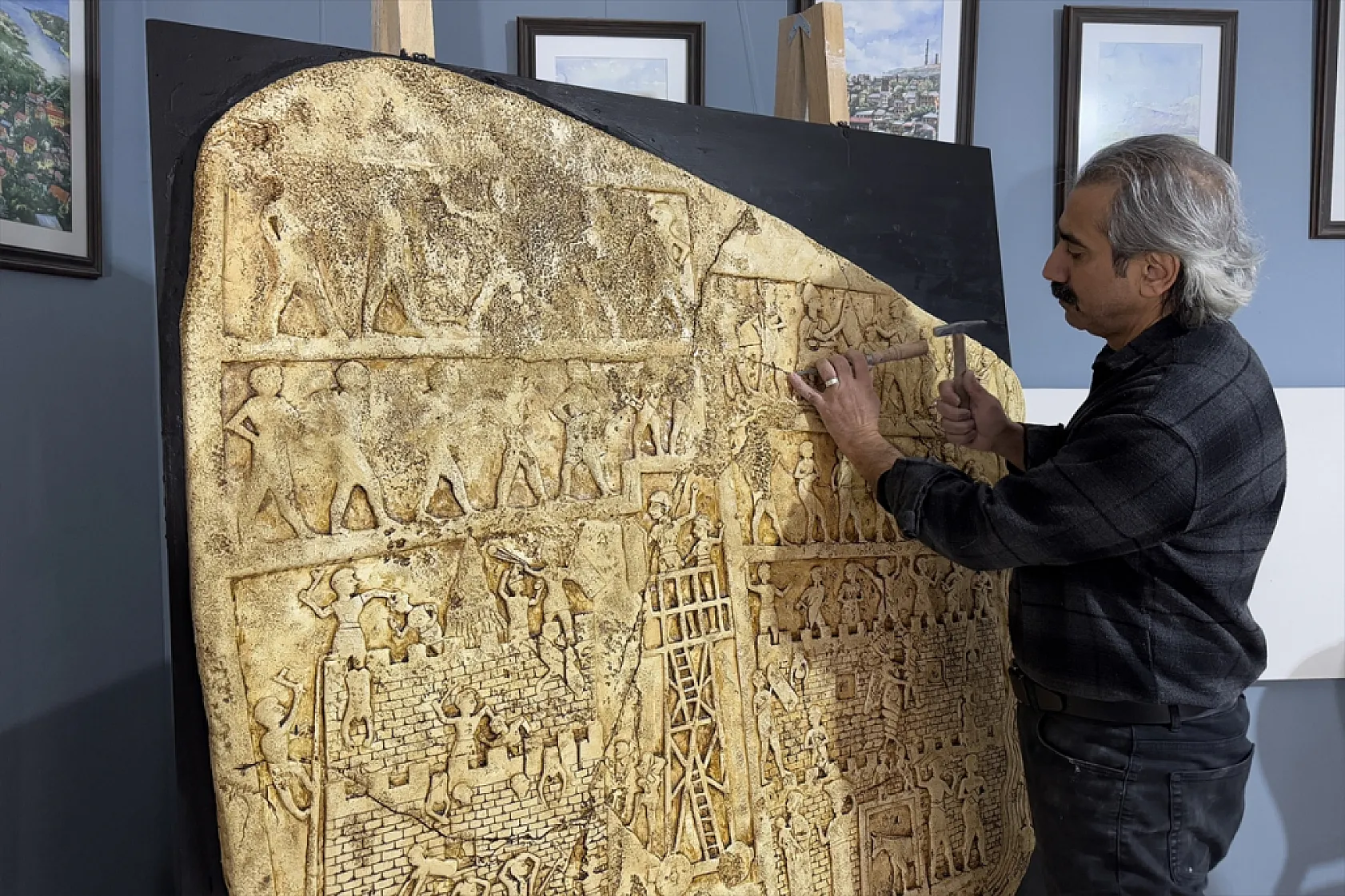 Elazığ'ın tarihi ve kültürünü sanat eserleriyle dünyaya tanıtıyor