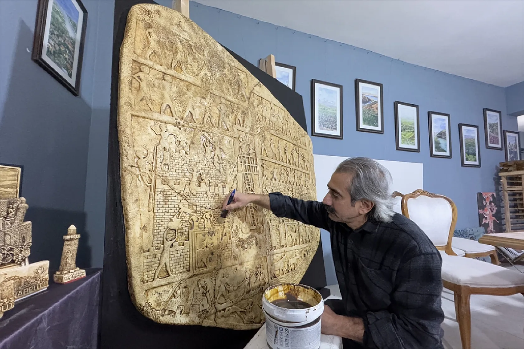Elazığ'ın tarihi ve kültürünü sanat eserleriyle dünyaya tanıtıyor