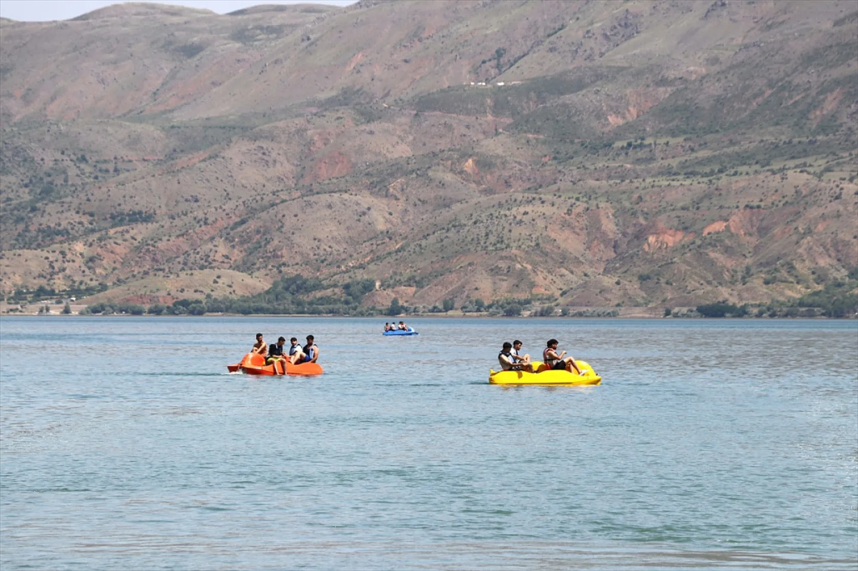 Elazığ'da tatilcilerin gözdesi: Hazar Gölü
