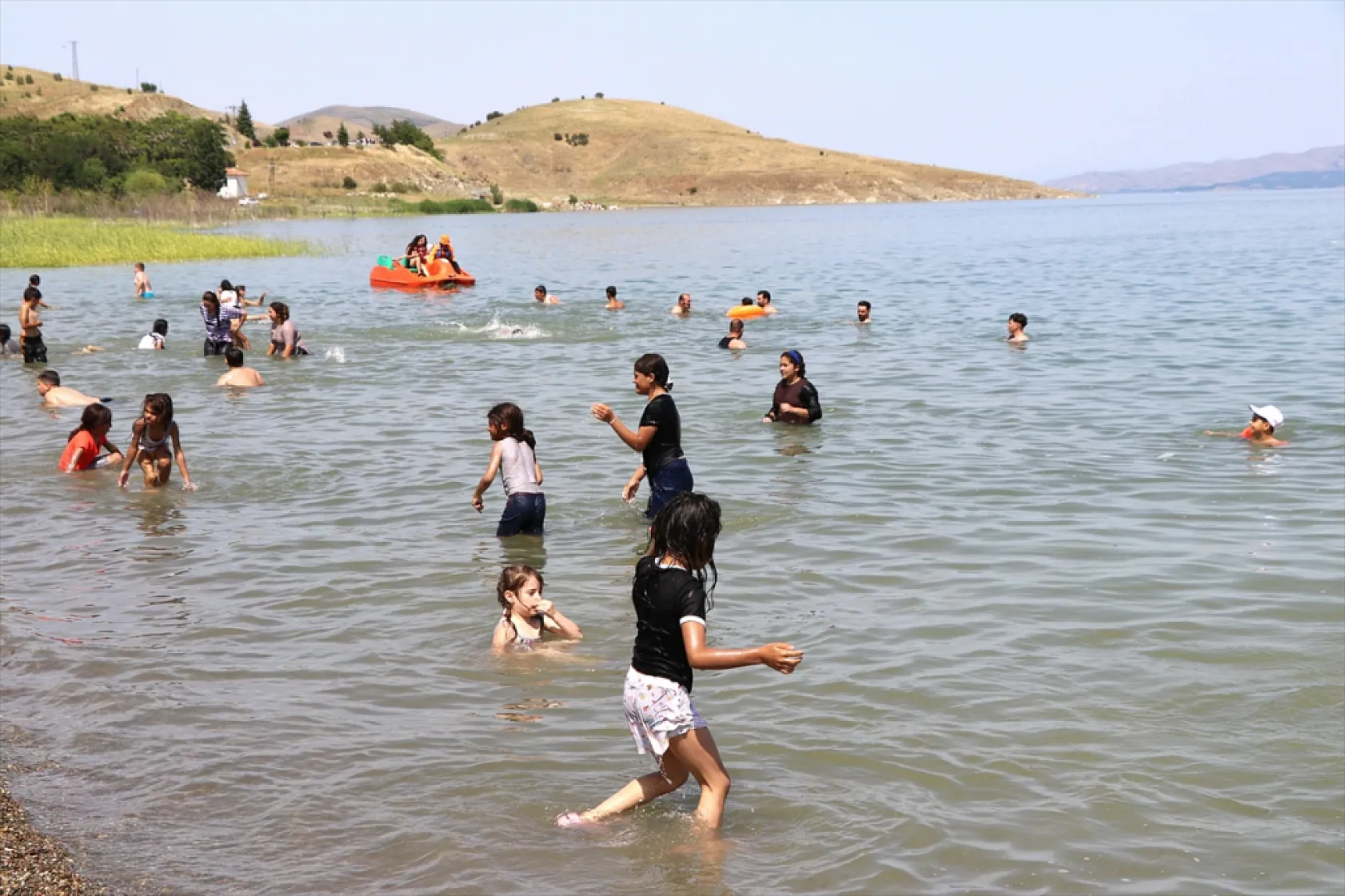 Elazığ'da tatilcilerin gözdesi: Hazar Gölü