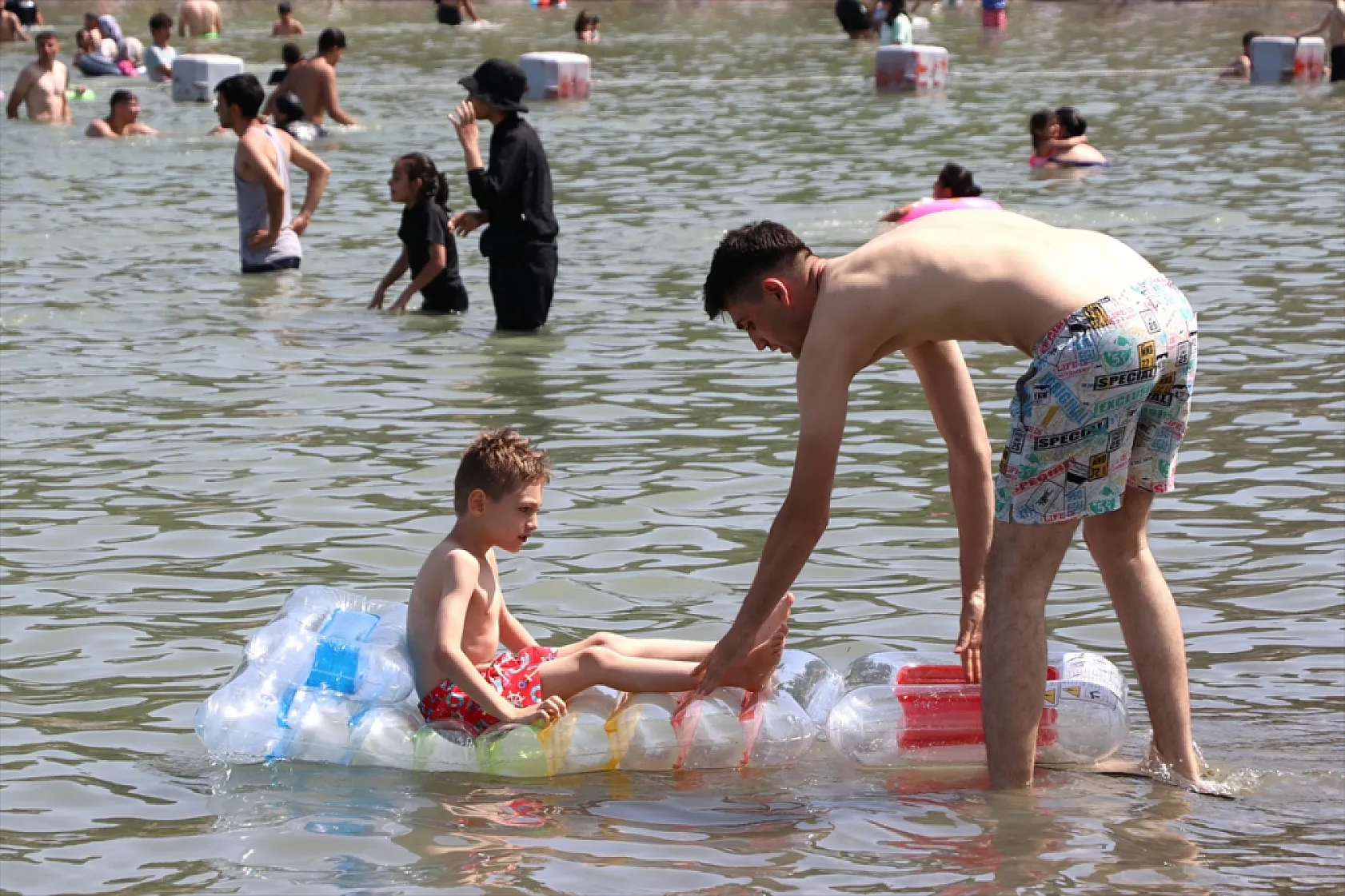 Elazığ'da tatilcilerin gözdesi: Hazar Gölü