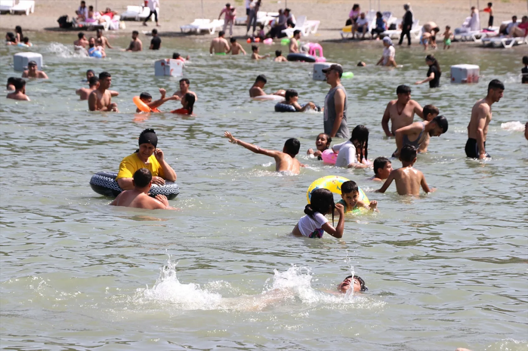 Elazığ'da tatilcilerin gözdesi: Hazar Gölü