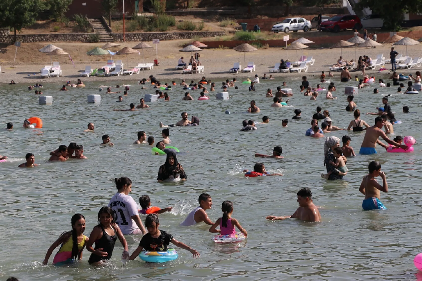 Elazığ'ın gizli cenneti Hazar Gölü tatilcileri büyülüyor