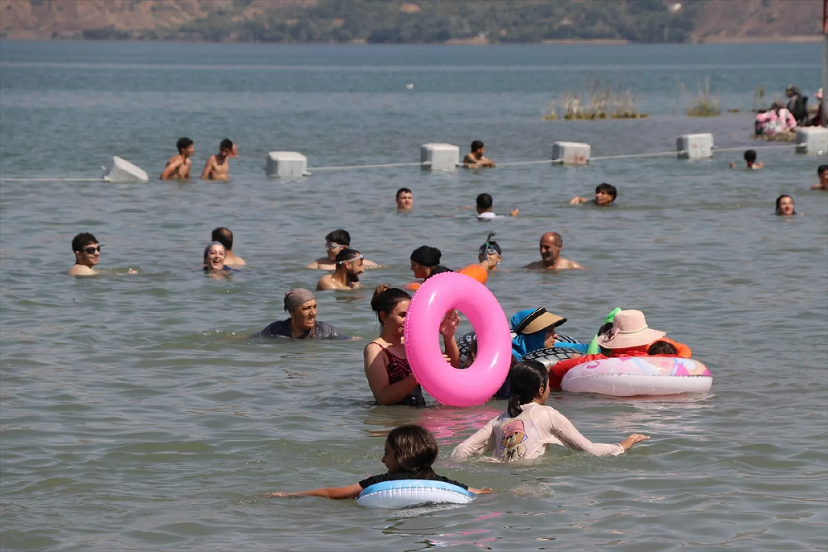 Elazığ'ın gizli cenneti Hazar Gölü tatilcileri büyülüyor