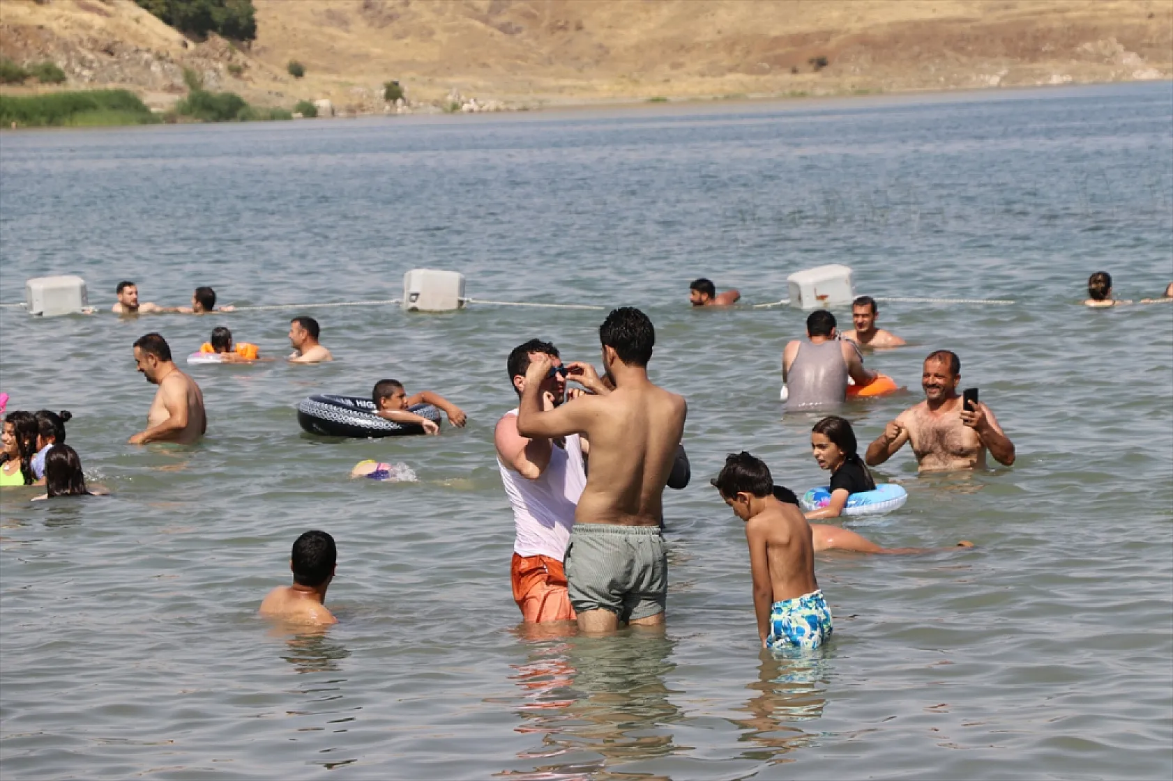 Elazığ'ın gizli cenneti Hazar Gölü tatilcileri büyülüyor