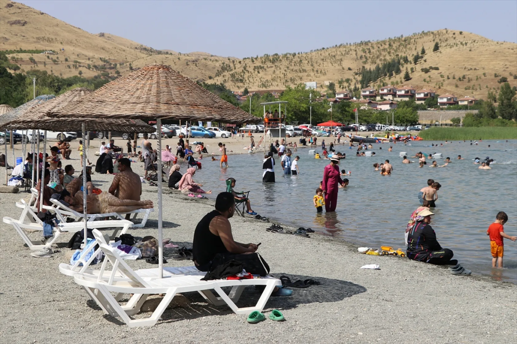 Elazığ'ın gizli cenneti Hazar Gölü tatilcileri büyülüyor