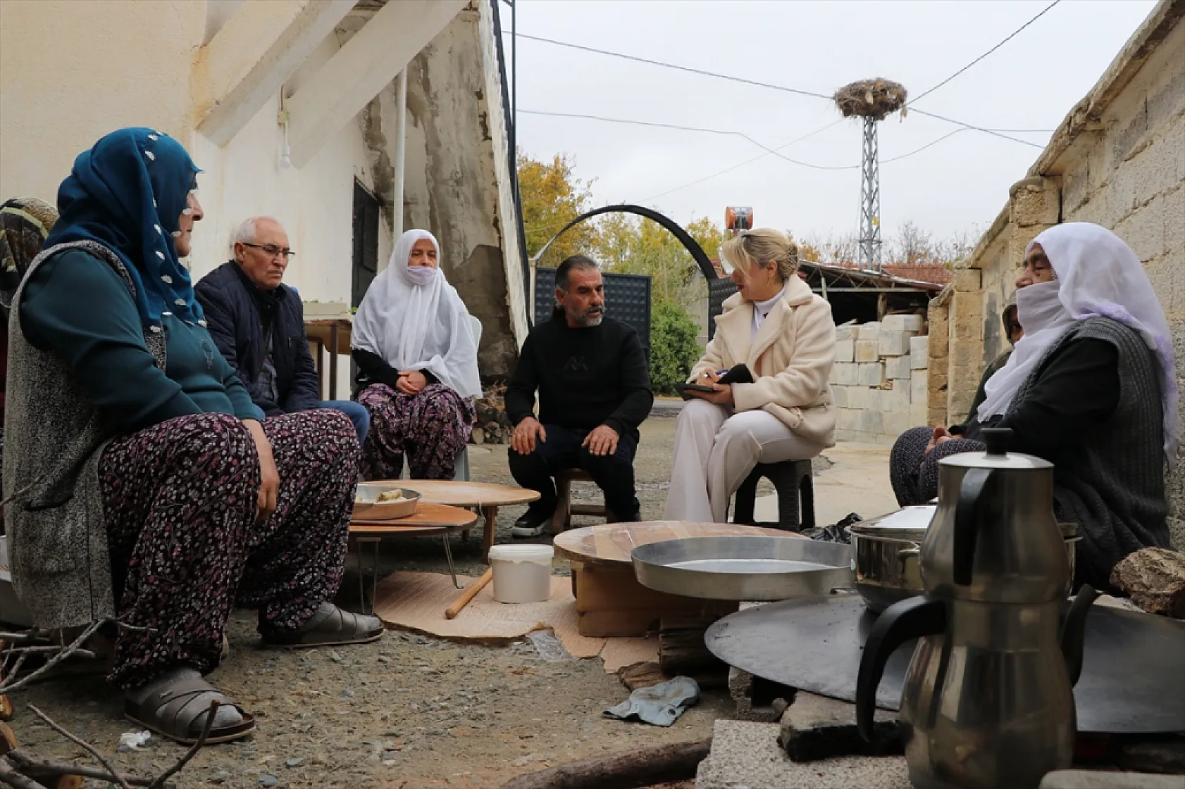 Unutulmaya yüz tutan lezzetleri kayıt altına almak için köyleri geziyor