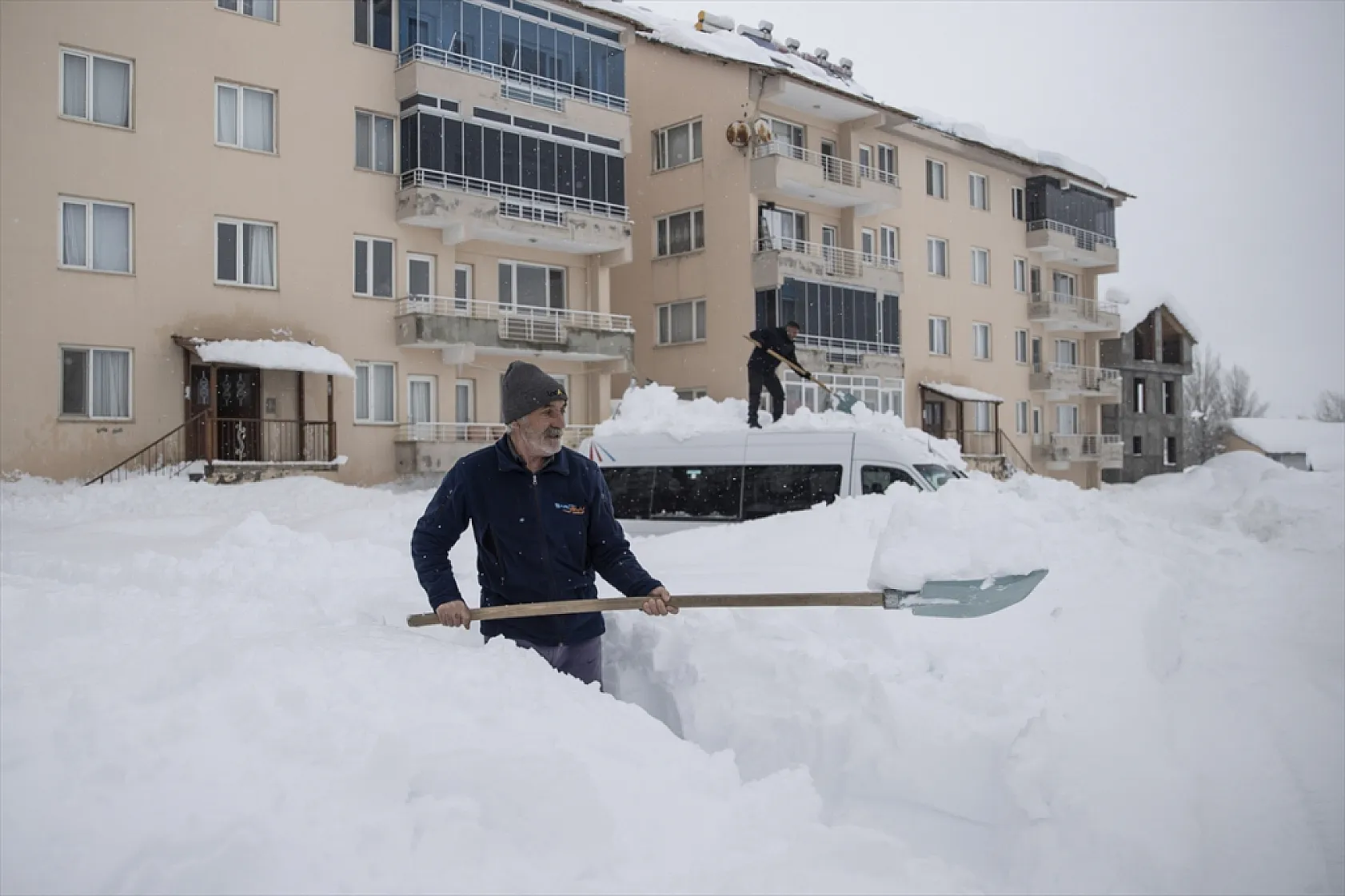 Tunceli Ovacık'ta kar yağışı yöre sakinlerini sevindirdi