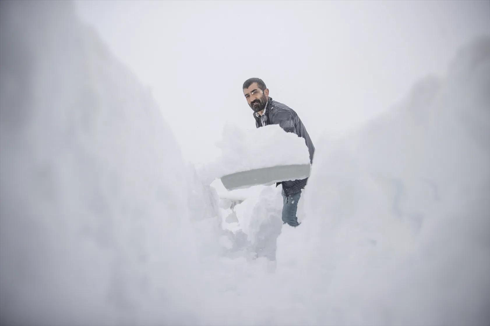 Tunceli Ovacık'ta kar yağışı yöre sakinlerini sevindirdi