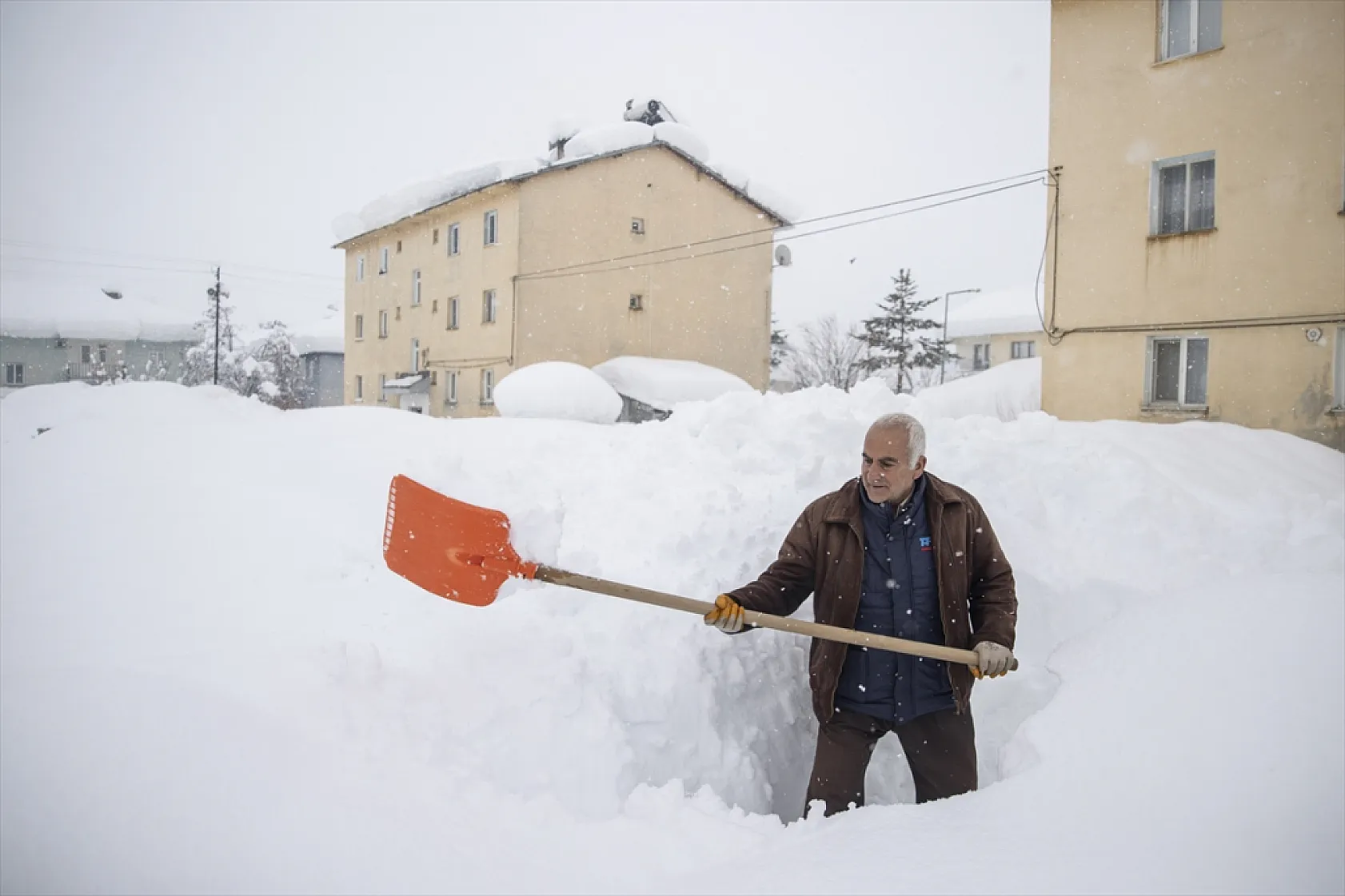 Tunceli Ovacık'ta kar yağışı yöre sakinlerini sevindirdi