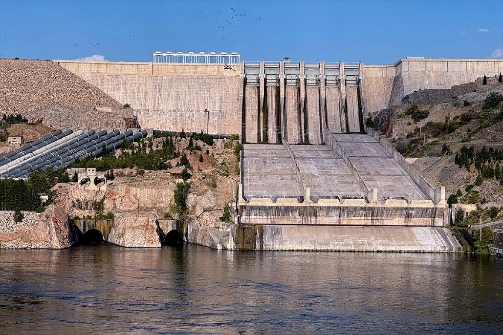 'Keban Barajı' 50 yıldır tarıma ve su ürünlerine katkı sunuyor