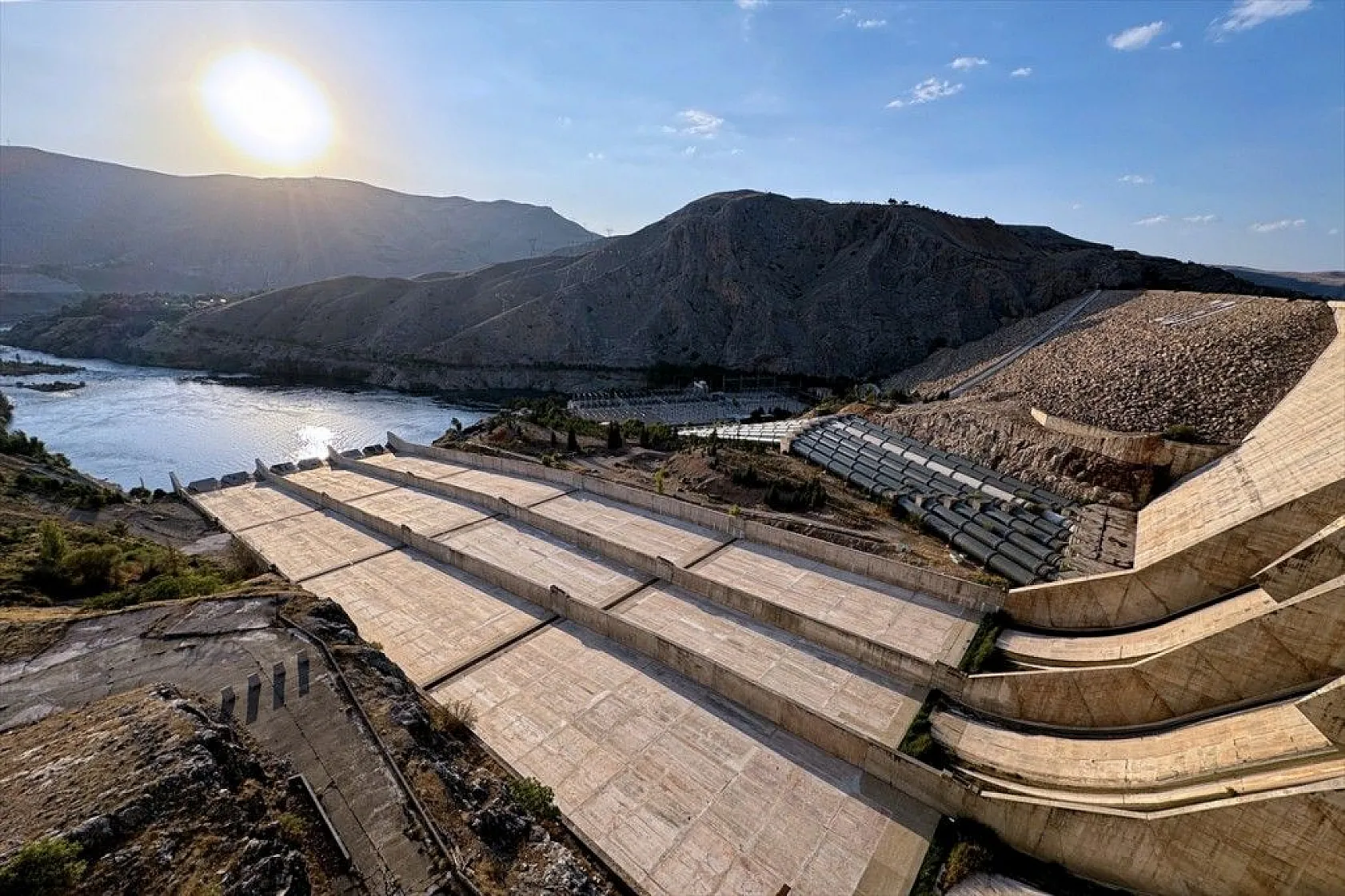 'Keban Barajı' 50 yıldır tarıma ve su ürünlerine katkı sunuyor