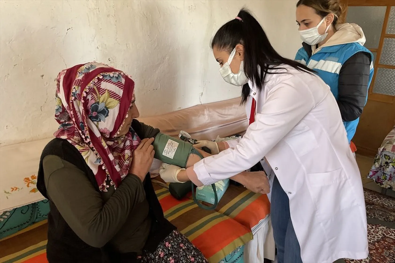 Kırsaldaki depremzedelere gezici sağlık hizmeti