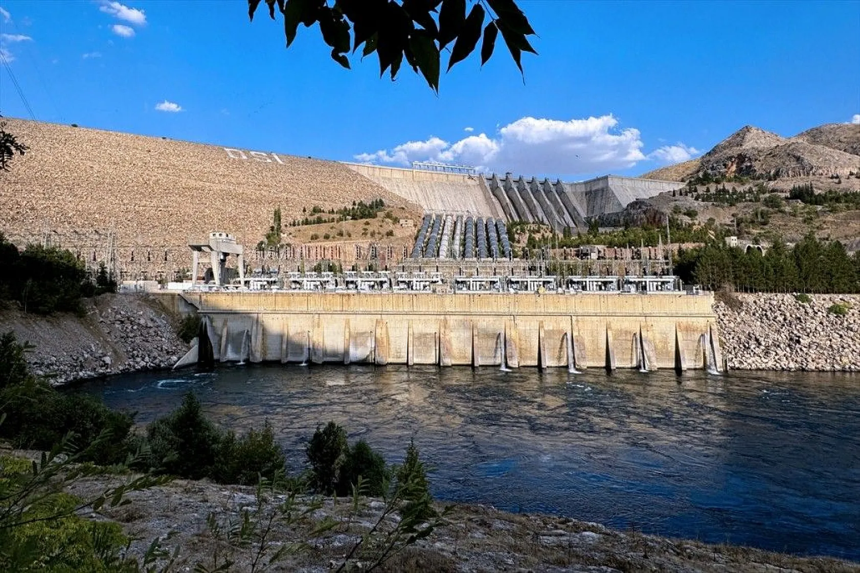 'Keban Barajı' 50 yıldır tarıma ve su ürünlerine katkı sunuyor