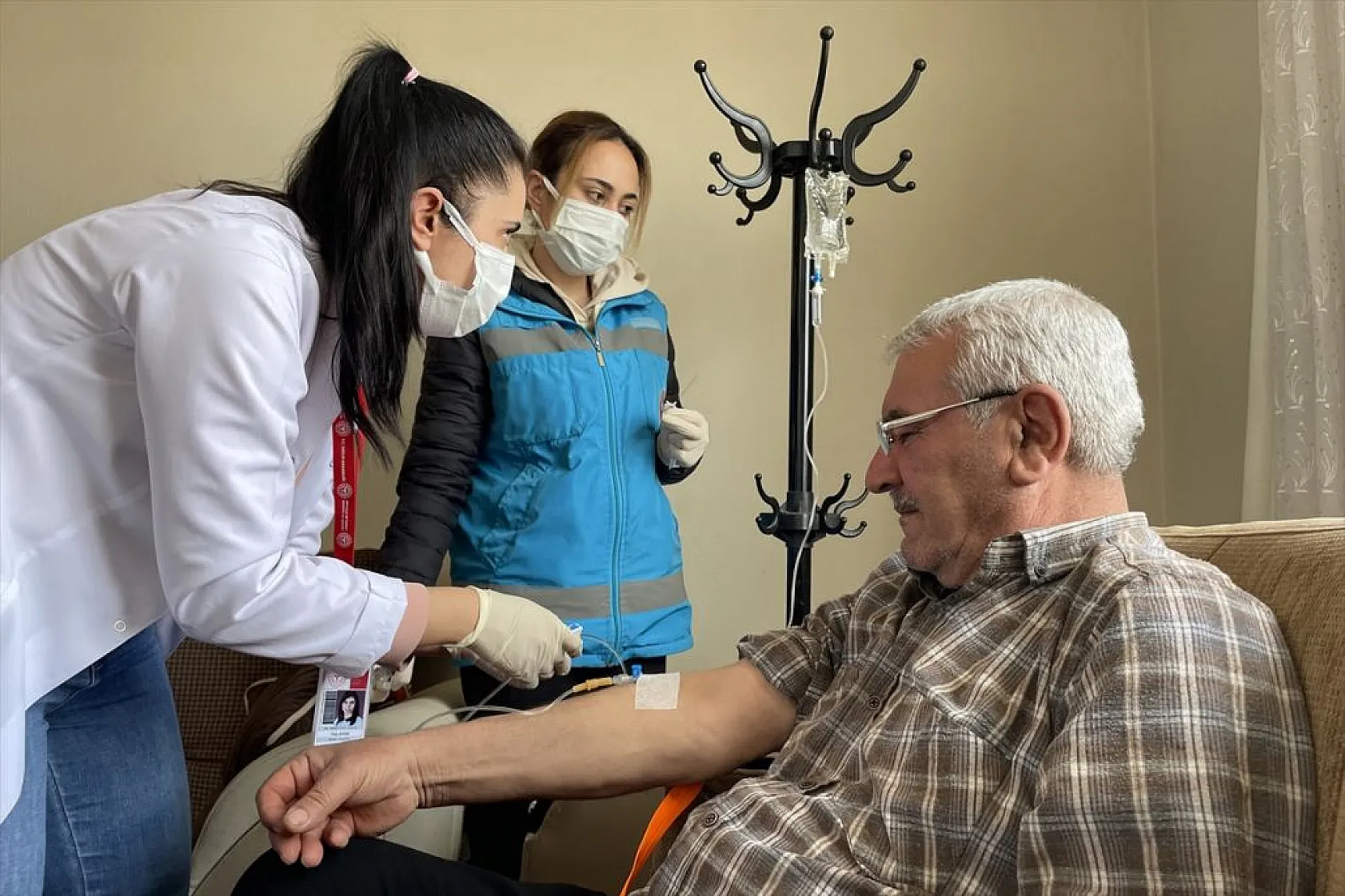 Kırsaldaki depremzedelere gezici sağlık hizmeti