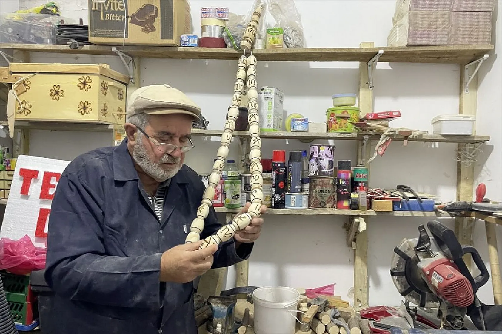 Ağaç dallarını dekoratif ürünlere dönüştürüyor